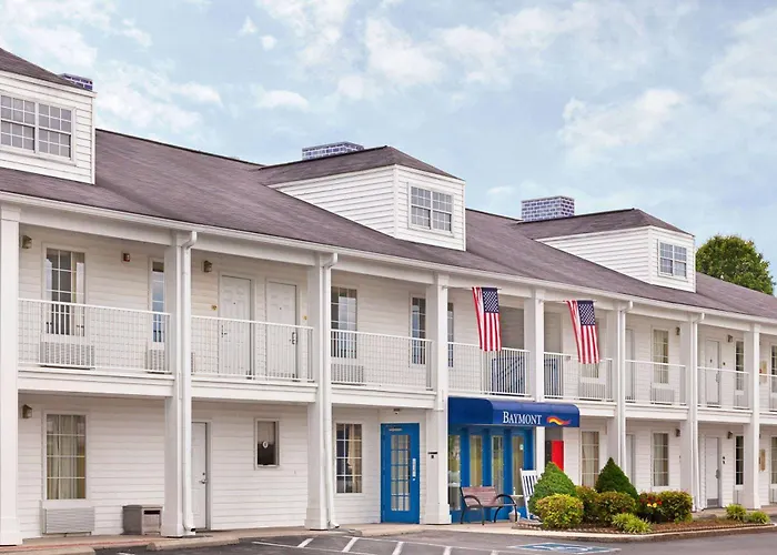 Baymont By Wyndham Tullahoma Hotel
