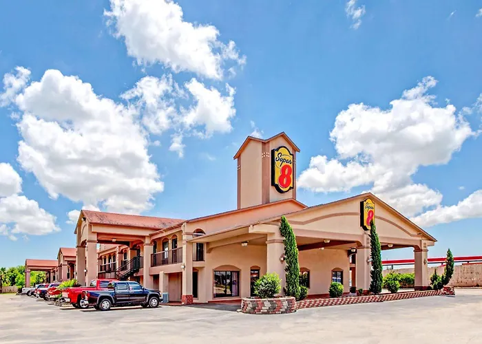 Super 8 By Wyndham Mont Belvieu - Baytown East Hotel