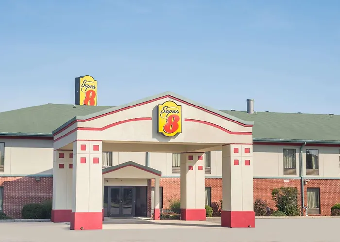 Super 8 By Wyndham Grayson Hotel