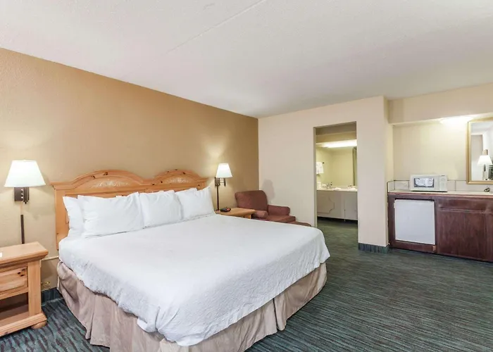 Ramada By Wyndham Lebanon Hotel