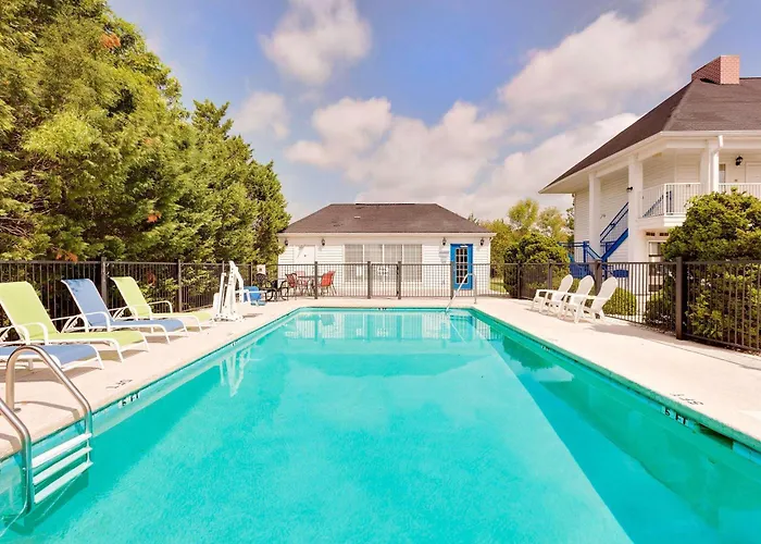 Baymont By Wyndham Cleveland Motel