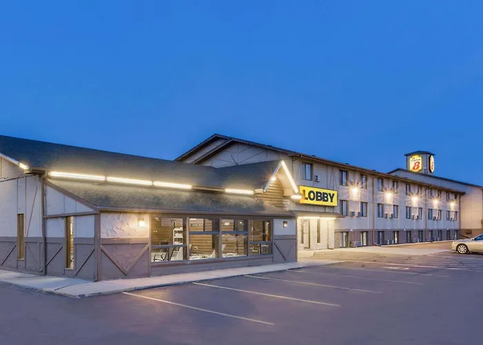 Super 8 By Wyndham Mitchell Motel