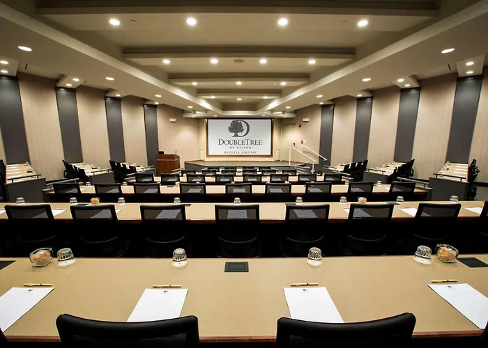 Doubletree By Hilton Wichita Airport Hotel