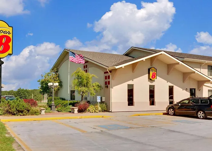 Super 8 By Wyndham Keokuk Hotel