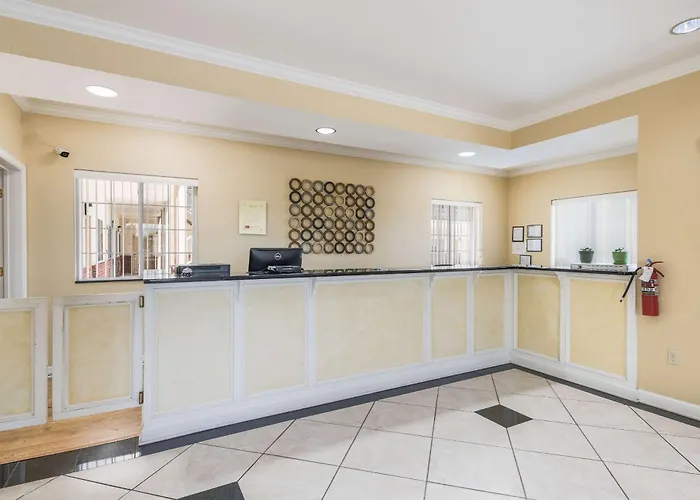 Econo Lodge Inn & Suites Bryant