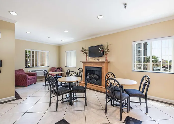 Econo Lodge Inn & Suites Bryant