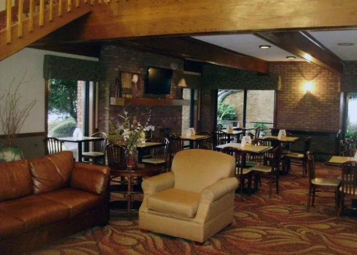 Quality Inn & Suites Searcy I-57