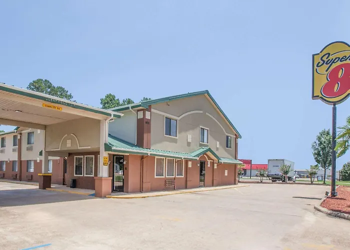 Super 8 By Wyndham Natchitoches Motel