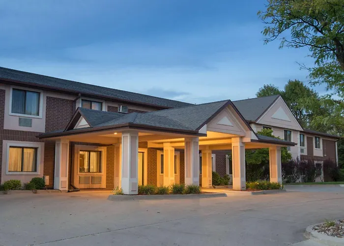 Super 8 By Wyndham Clive Ia Motel