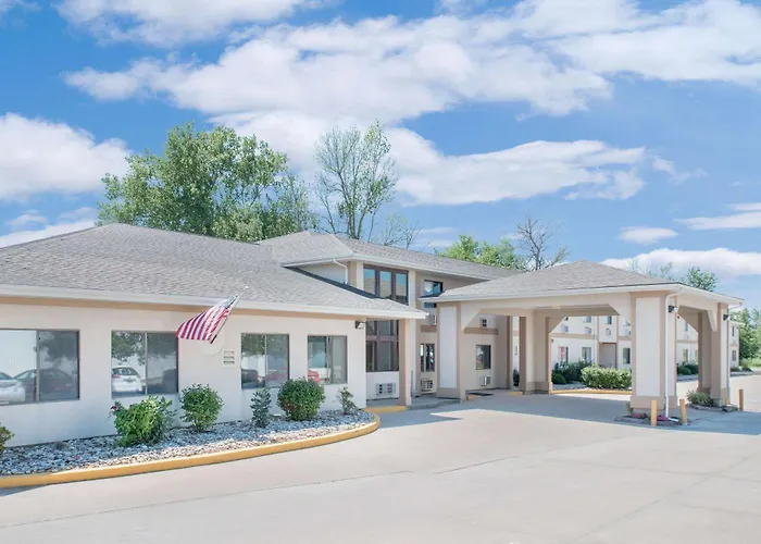 Super 8 By Wyndham Ottumwa Motel