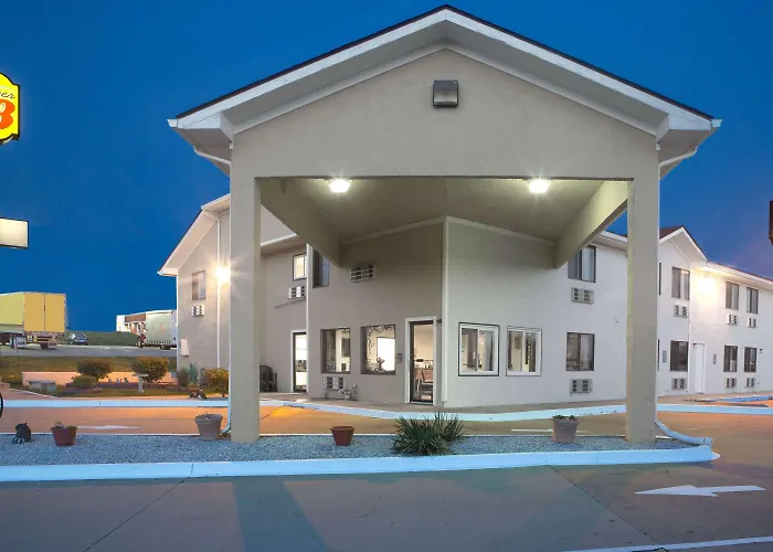 Super 8 By Wyndham Boonville