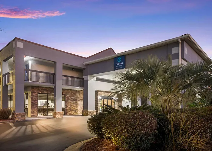 Clarion Pointe Forsyth I-75 Hotel