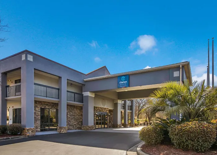 Clarion Pointe Forsyth I-75 Hotel