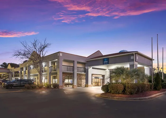Clarion Pointe Forsyth I-75 Hotel
