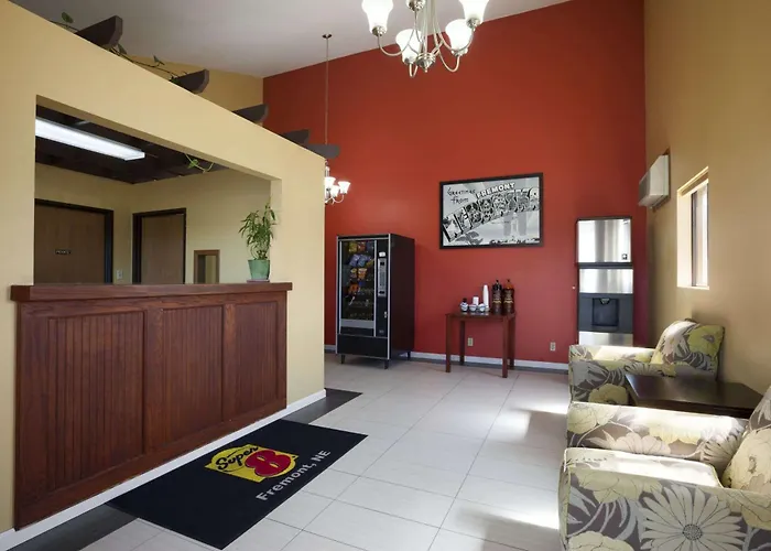 Super 8 By Wyndham Fremont Ne Motel