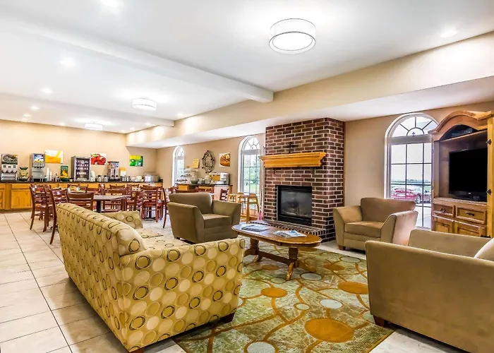 Quality Inn & Suites Chesterfield Village Springfield