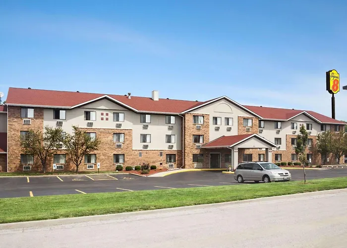 Super 8 By Wyndham Fairview Heights-St. Louis Motel