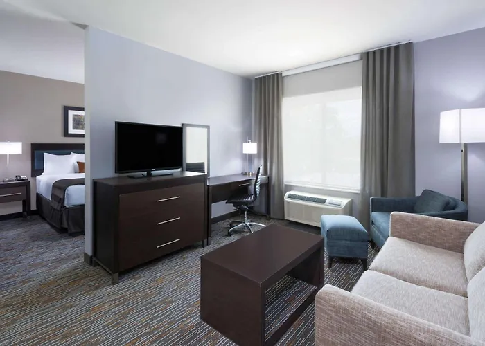 Wingate By Wyndham Sidney Hotel