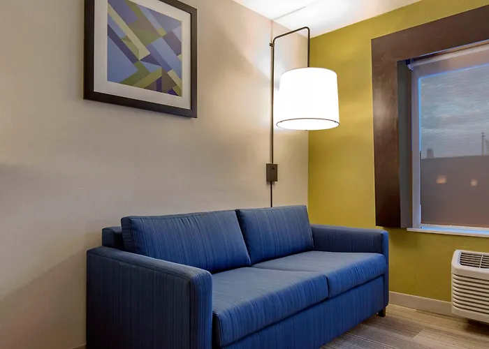 Holiday Inn Express & Suites Chicago West - St Charles By Ihg Saint Charles