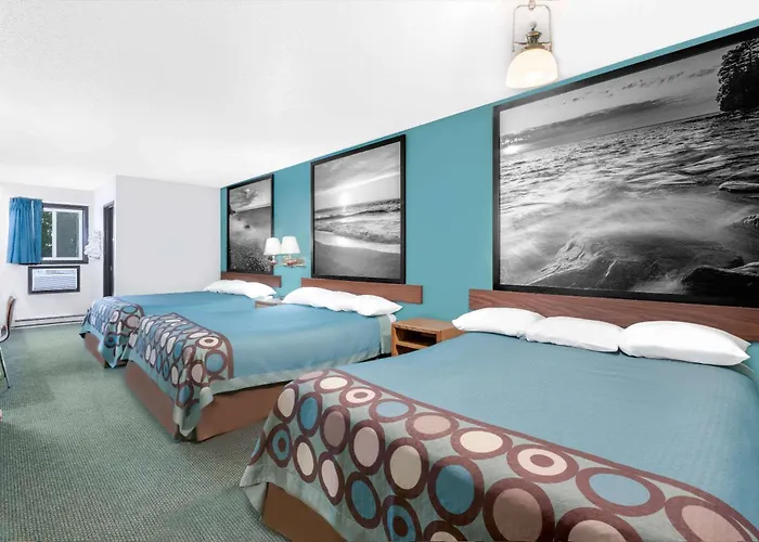 Super 8 By Wyndham Huron