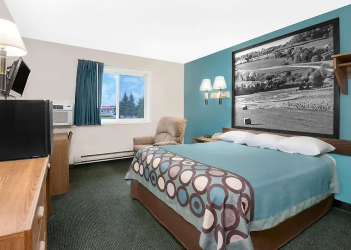Super 8 By Wyndham Huron