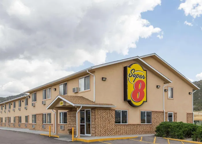 Super 8 By Wyndham Nephi Hotel