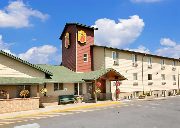 Super 8 By Wyndham Belgrade/Bozeman Airport Motel