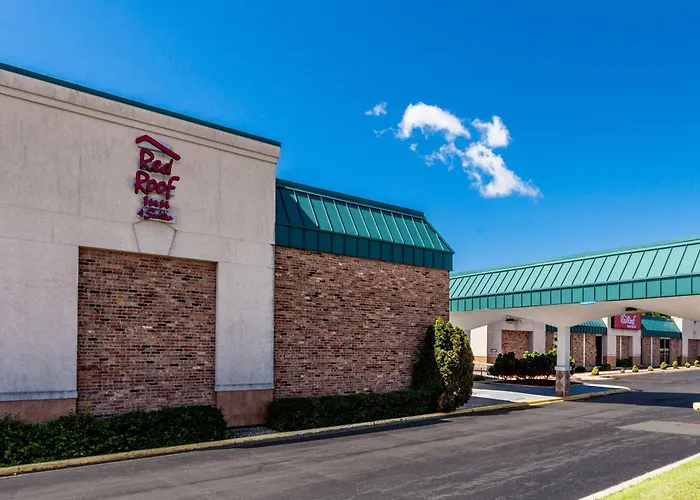 Red Roof Inn & Suites Dekalb