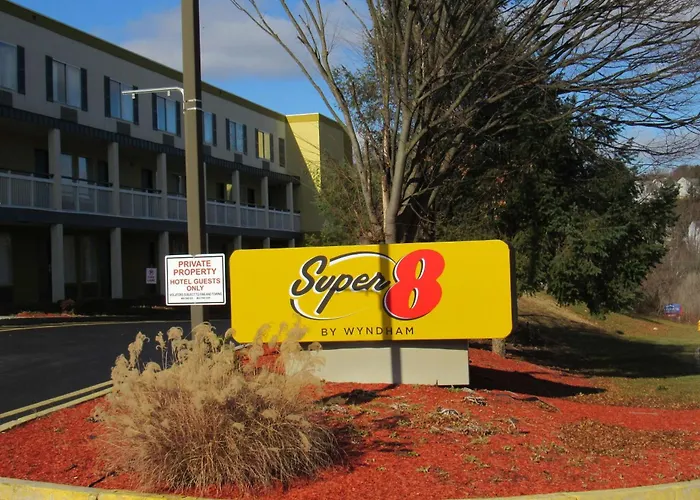 Super 8 By Wyndham New Cumberland Hotel