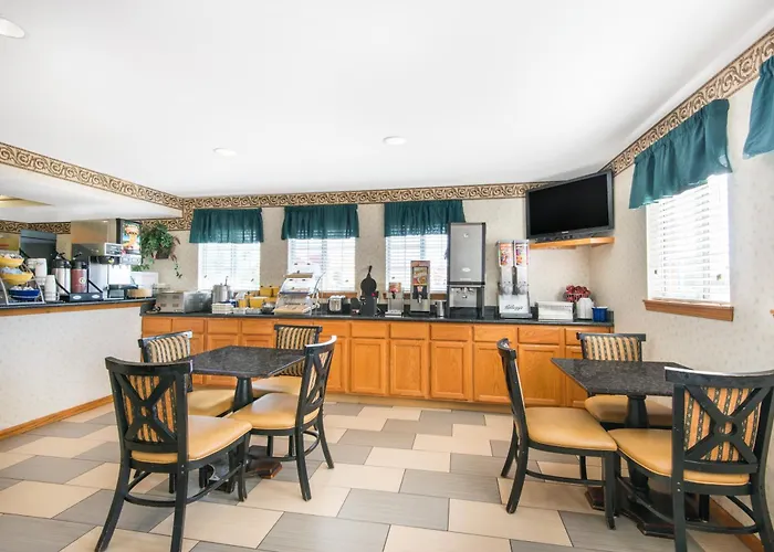Days Inn & Suites By Wyndham Wichita