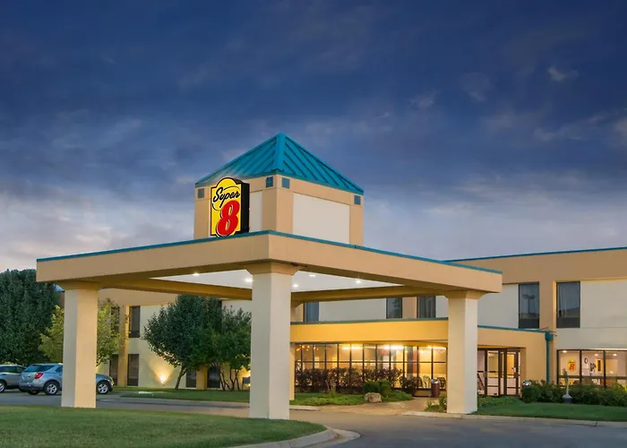 Super 8 By Wyndham Wichita South Motel