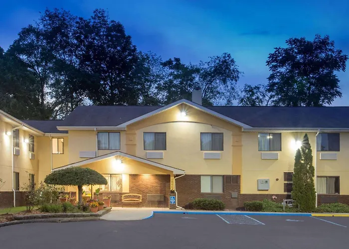 Super 8 By Wyndham Radford Va Hotel