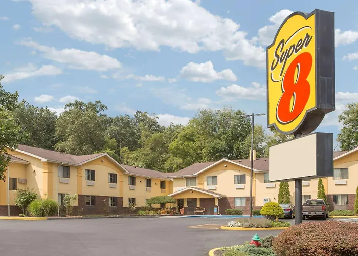 Super 8 By Wyndham Radford Va Hotel