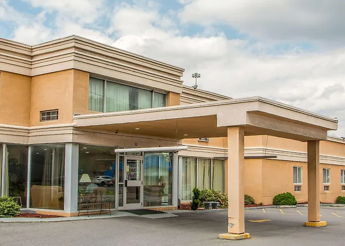 Relax Inn & Suites Bedford