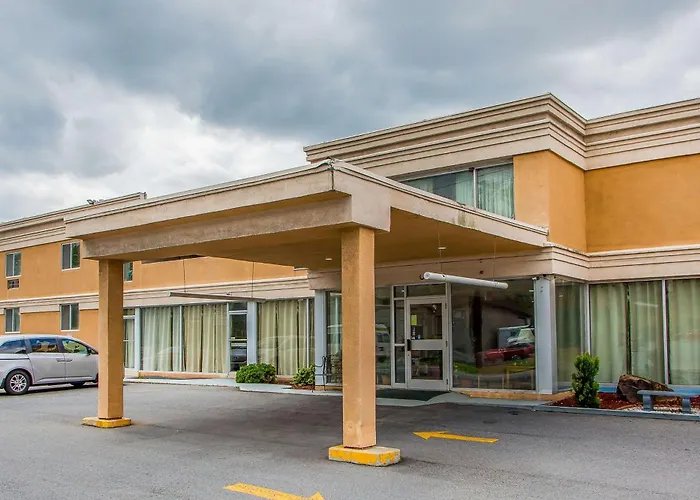 Relax Inn & Suites Bedford