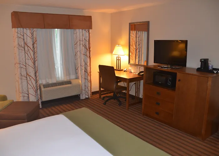 Holiday Inn Express & Suites Donegal By Ihg