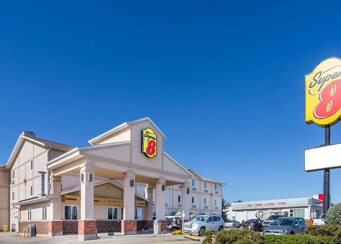 Super 8 By Wyndham Moose Jaw Sk Hotel