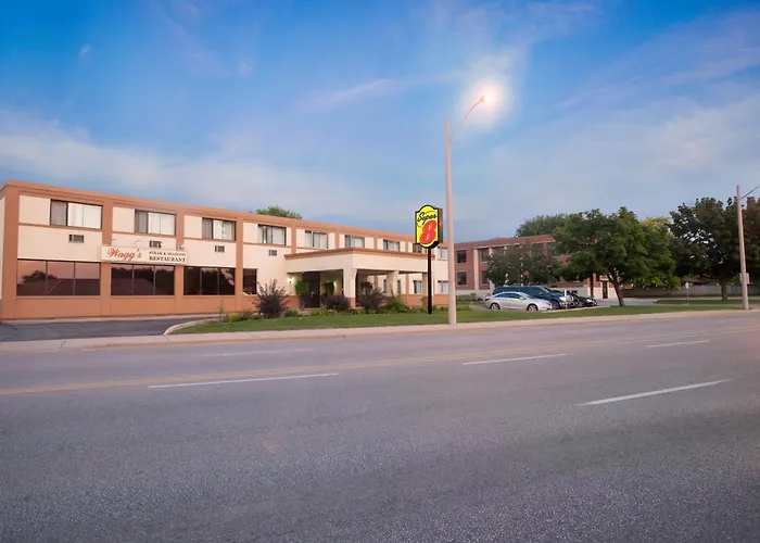 Super 8 By Wyndham Sarnia On Hotel