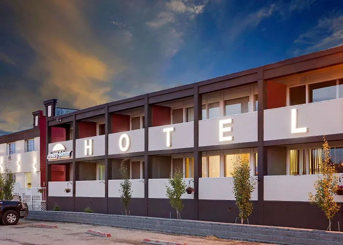 Baymont By Wyndham Edson Hotel