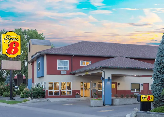 Super 8 By Wyndham Lethbridge Hotel