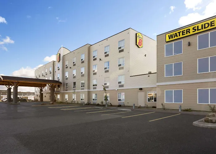Super 8 By Wyndham Lloydminster Hotel