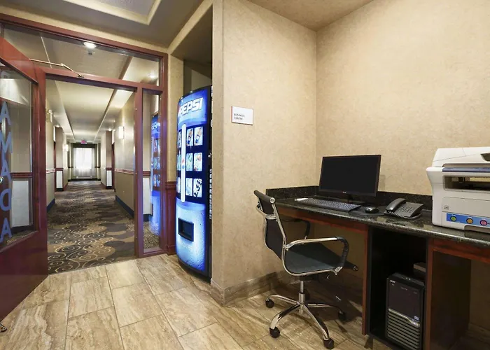Ramada By Wyndham Edson Hotel