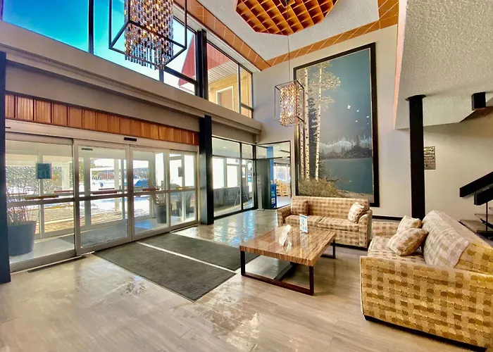 Ramada By Wyndham Whitecourt Hotel