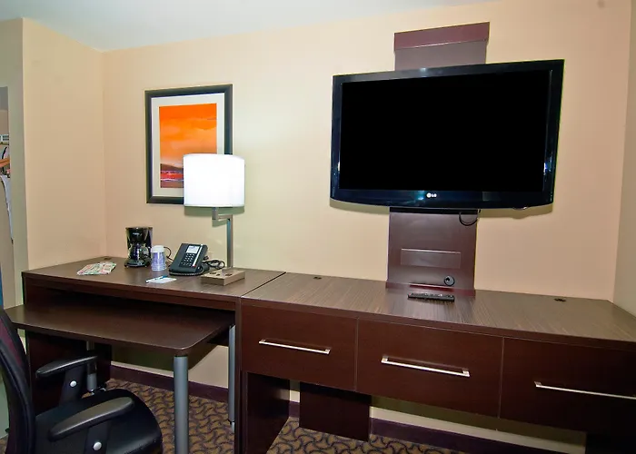Holiday Inn Express & Suites Jackson/Pearl International Airport