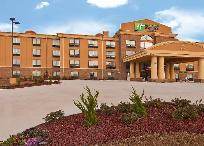 Holiday Inn Express & Suites Jackson/Pearl International Airport