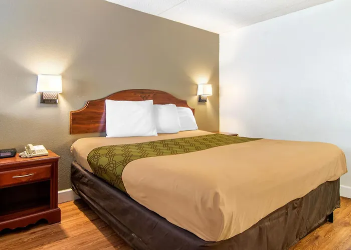Econo Lodge Inn & Suites Fort Oglethorpe