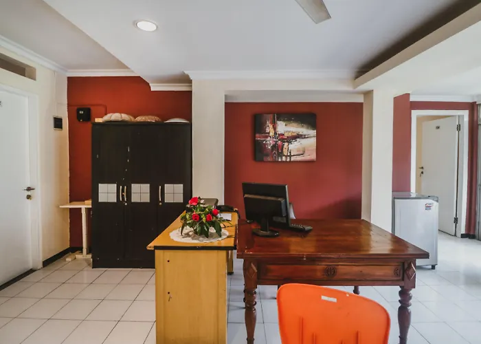 Reddoorz Plus At Jalan Gatot Subroto Jakarta