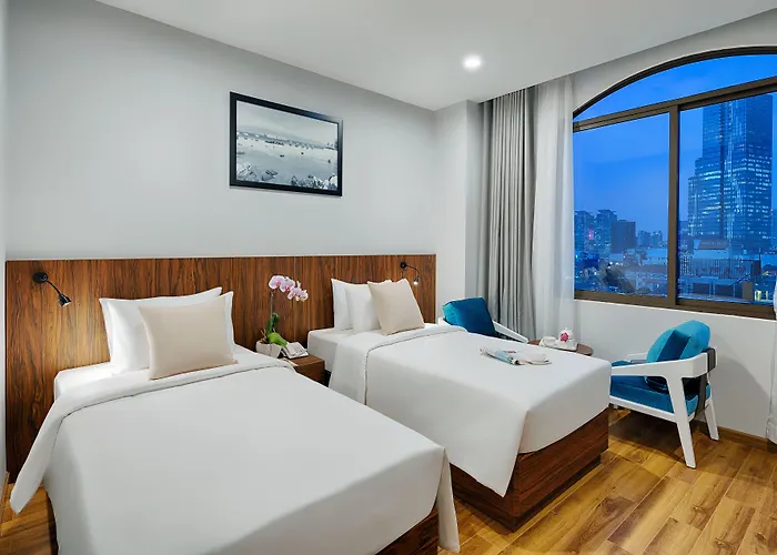 Happy Life Grand Hotel & Rooftop Skybar TP. Hồ Chí Minh