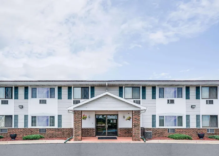 Super 8 By Wyndham Tomah Wisconsin Motel