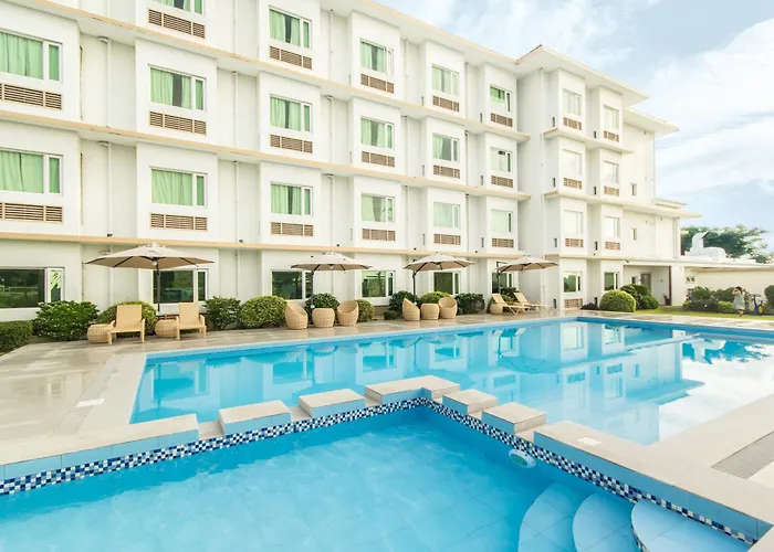 Microtel By Wyndham South Forbes Near Nuvali Santa Rosa 